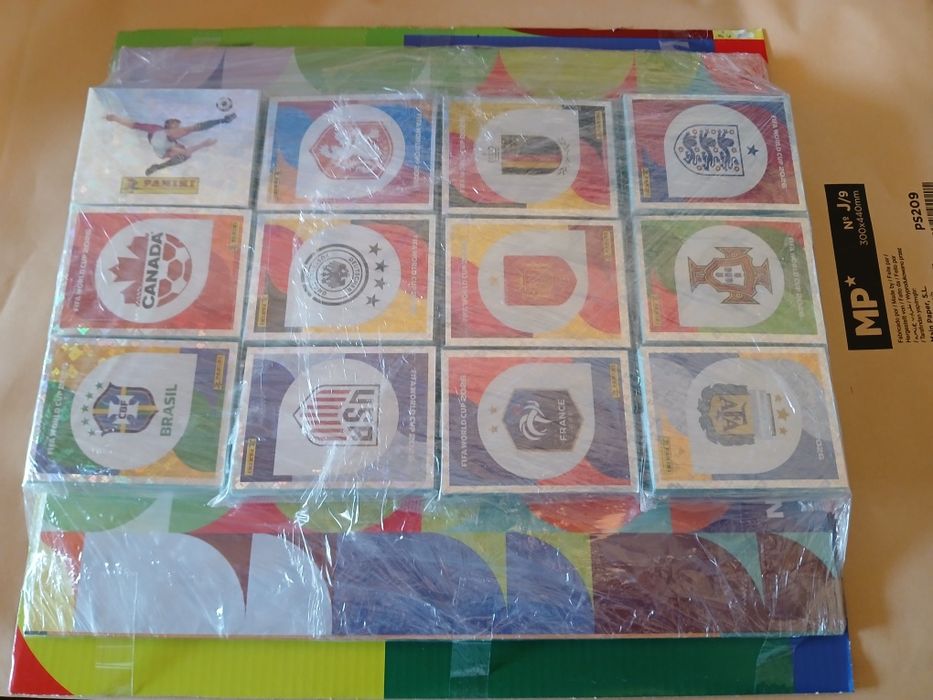 Colecção completa com caderneta nova + os 980 cromos Mundial 2026.