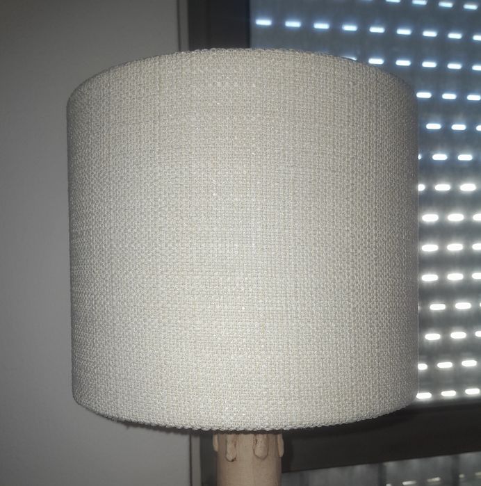 Candeeiro de mesa e abajur