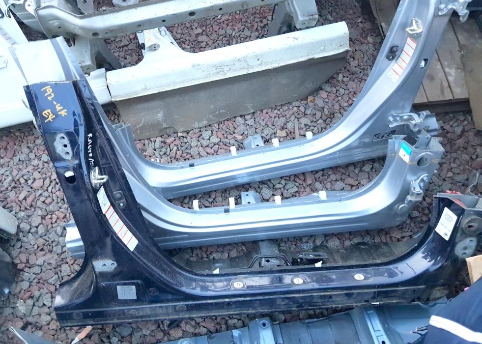 Стойка кузова на Subaru Impreza Legacy Outback Forester Tribeca XV