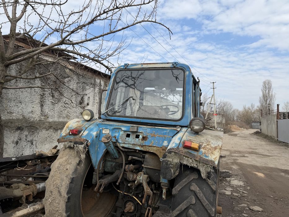 Трактор Мтз-80 ( з малою кабіною )