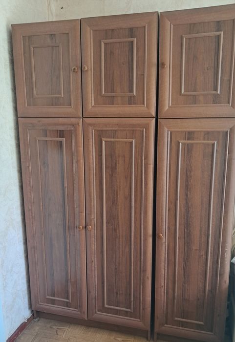 Продам хороших 2 шкафа