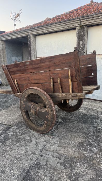 Carro de Bois / Carro de Vacas Antigo em Madeira – Tradicional