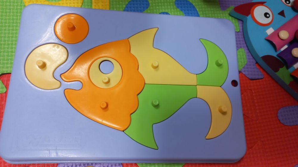 Іграшки: пазли фірма Wader