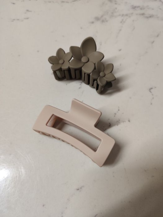 Spinki do włosów estetyczne z kwiatuszkami lub proste