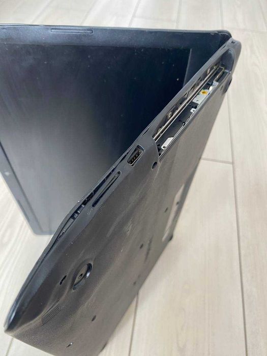 Ноутбук Dell Inspiron 3780 17,3 Core i3-8145U/DDR4-8Gb на запчастини