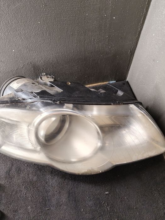 Lampa przód prawa volkswagen passat B6