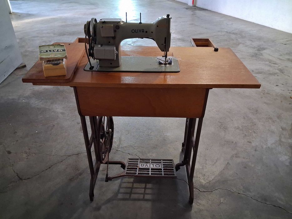 Máquina de costura Oliva
