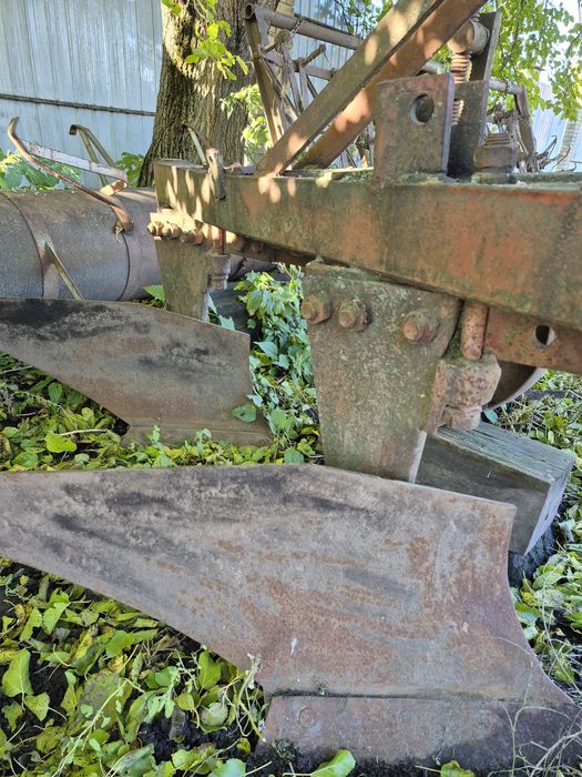 Плуг навісний ПЛН-2,35.