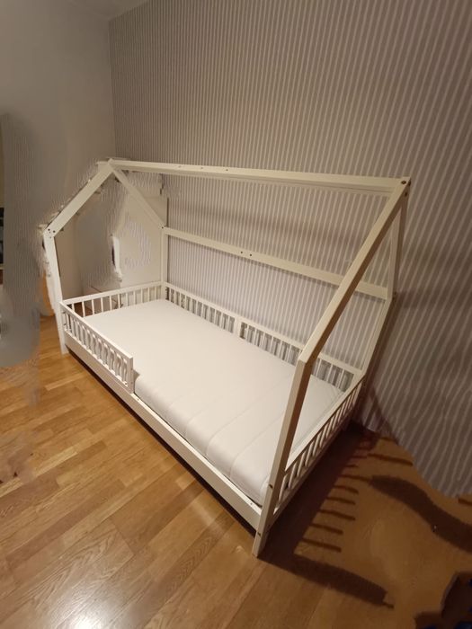 Cama de criança com colchão