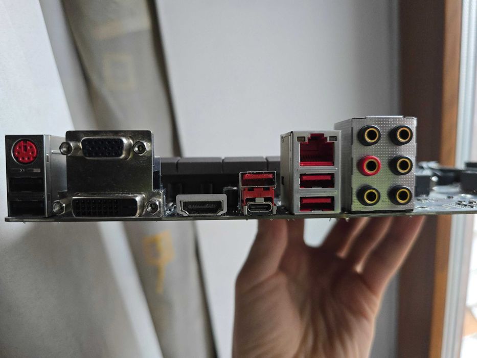 Материнська плата MSI B350 Tomahawk