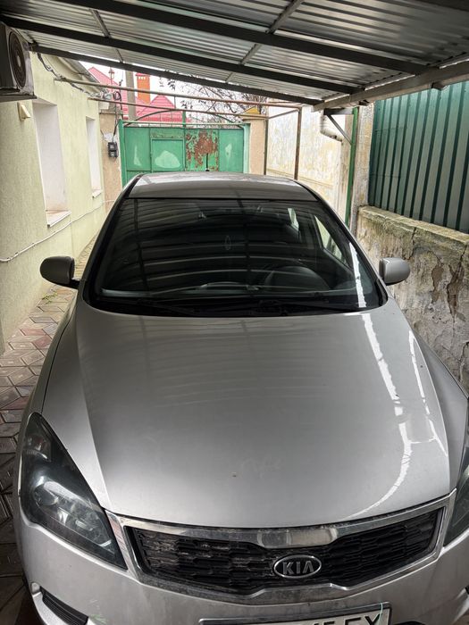 Продам kia ceed 2011 1.4