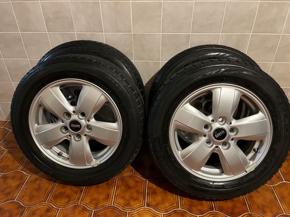 Felgi z oponami zimowymi do Mini