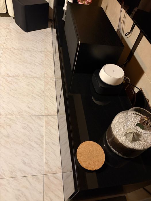 Móvel IKEA preto em vidro