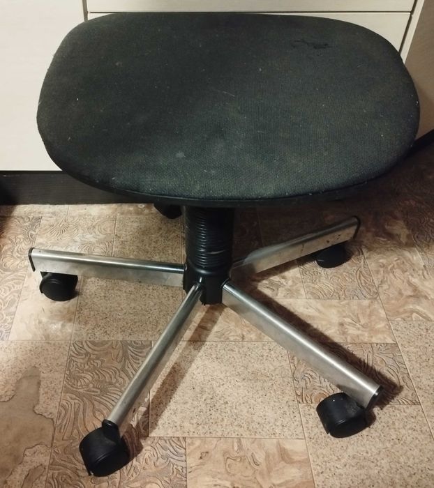 Табурет на колесах б/в крісло стілець