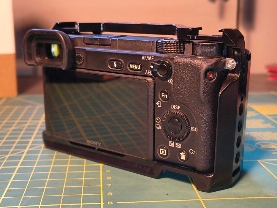 Bezlusterkowiec Sony a6400, klatka SmallRig