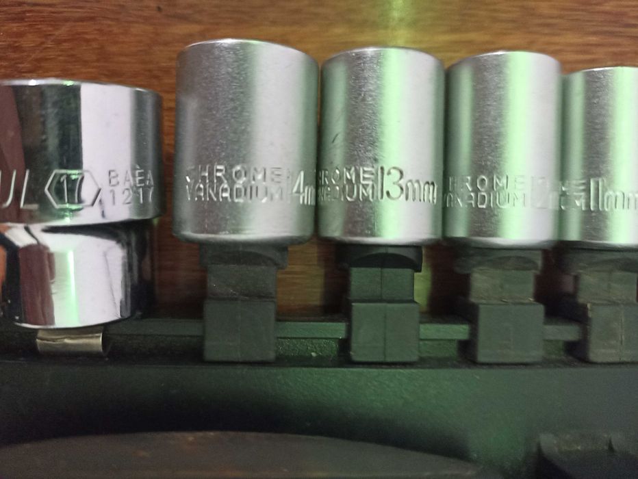 Набор торцевых ключей / головок 4-17 с трещоткой 1/4" Miol + подарок