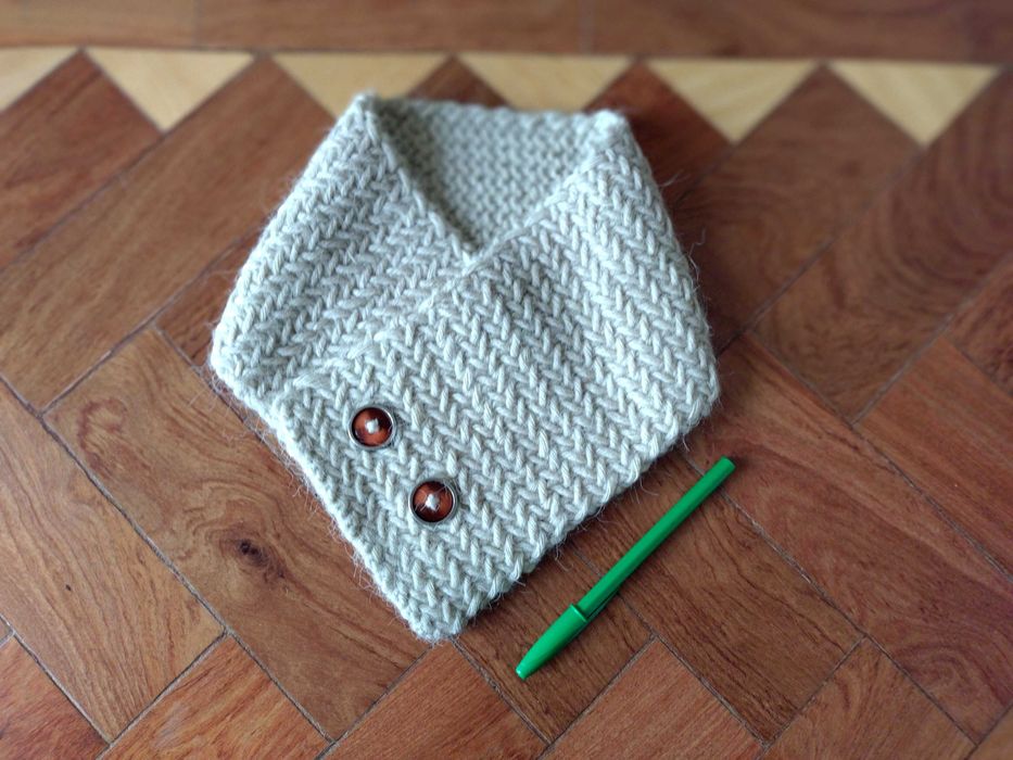 Sobre Gola com botões