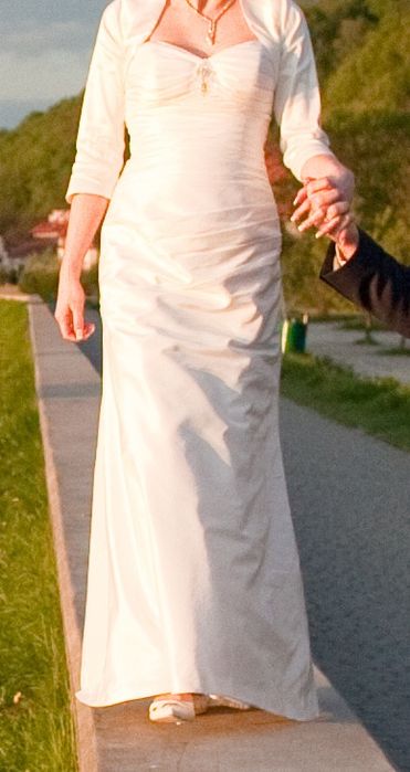 Suknia ślubna Venus Bridal 36-38 wiązana z tyłu