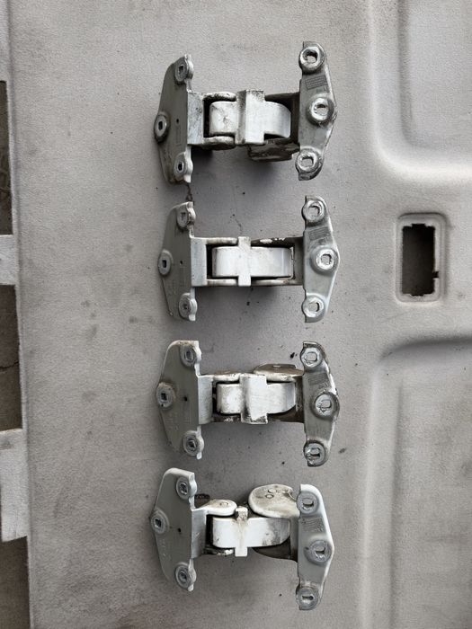 Zawiasy drzwi 270 stopni Renault Trafic III Vivaro B Talento