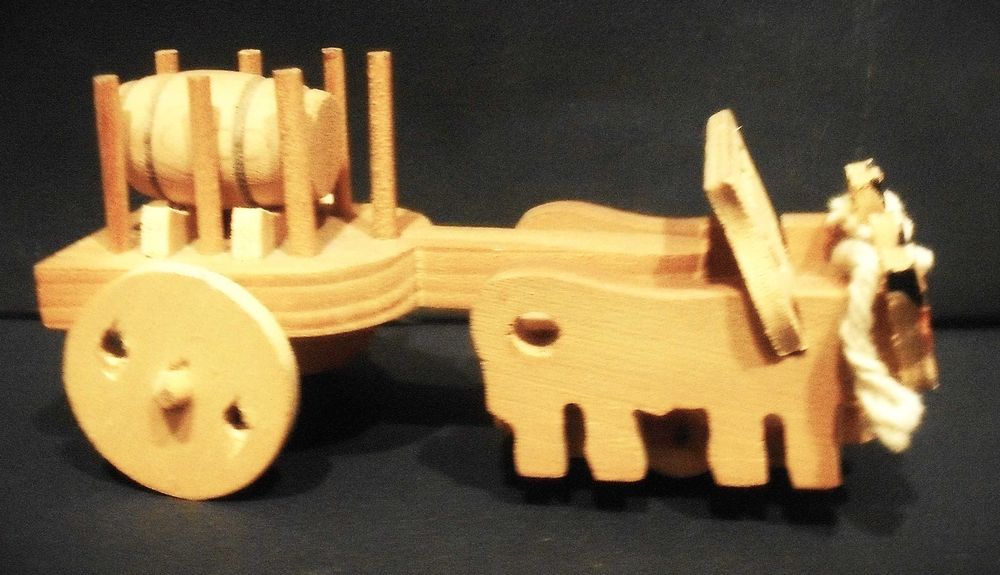 Antigo carro de bois em madeira ORIGINAL - anos 60 em miniatura