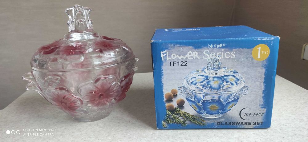 Цукерниця з кришкою продам