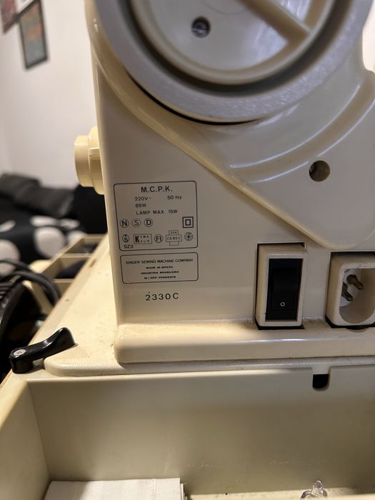 Maquina costura Singer 2330c