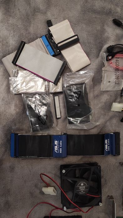 Комп'ютерні комплектуючі.