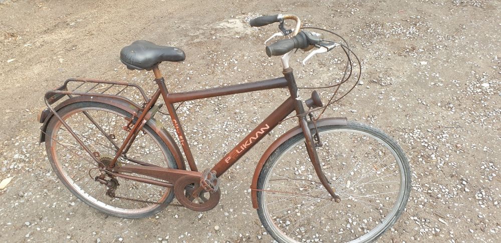 Stary rower pelikaan