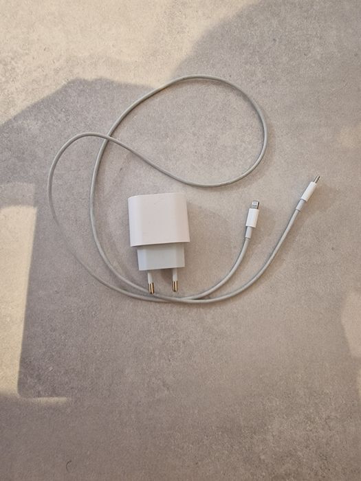 Ładowarka Apple  plus kabel
