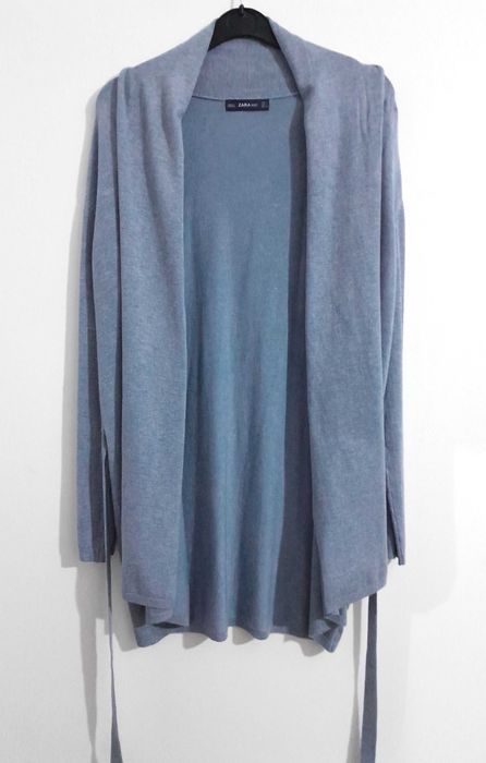 Casaco de malha com cinto azul claro Zara T: S (serve a M)