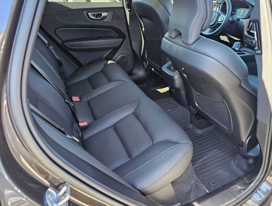 Volvo XC60 B5 Core      2023