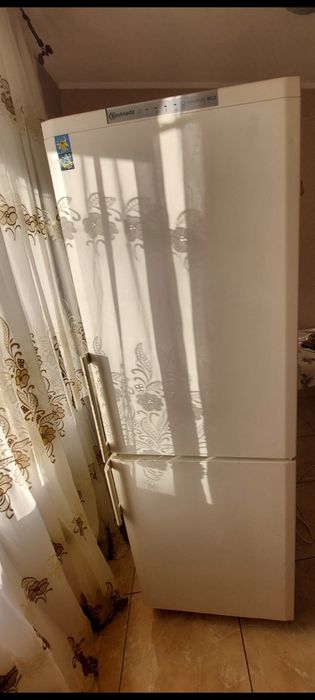 Продам  холодильник