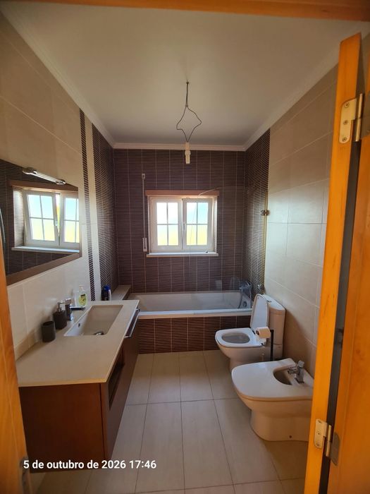 Moradia T4 com vista para o mar - Spacious 4-Bedroom House with Sea Views
