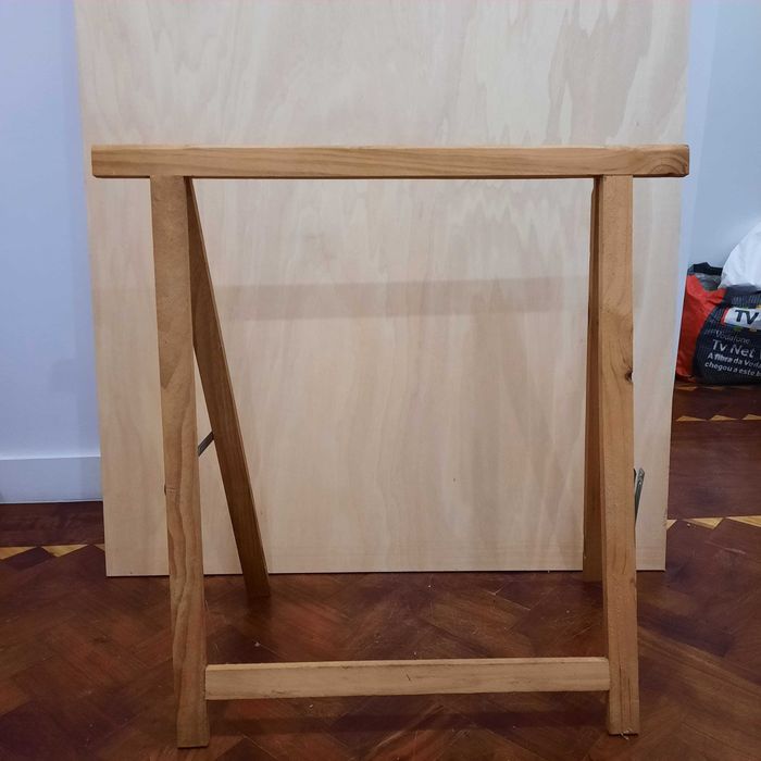 Cavaletes Pinho Maciço + Tampo / Mesa