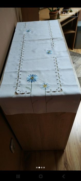 Serweta bieżnik z haftem niebieskim