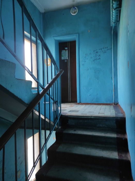 Сдам двухкомнатную гостинку  по улице Ньютона