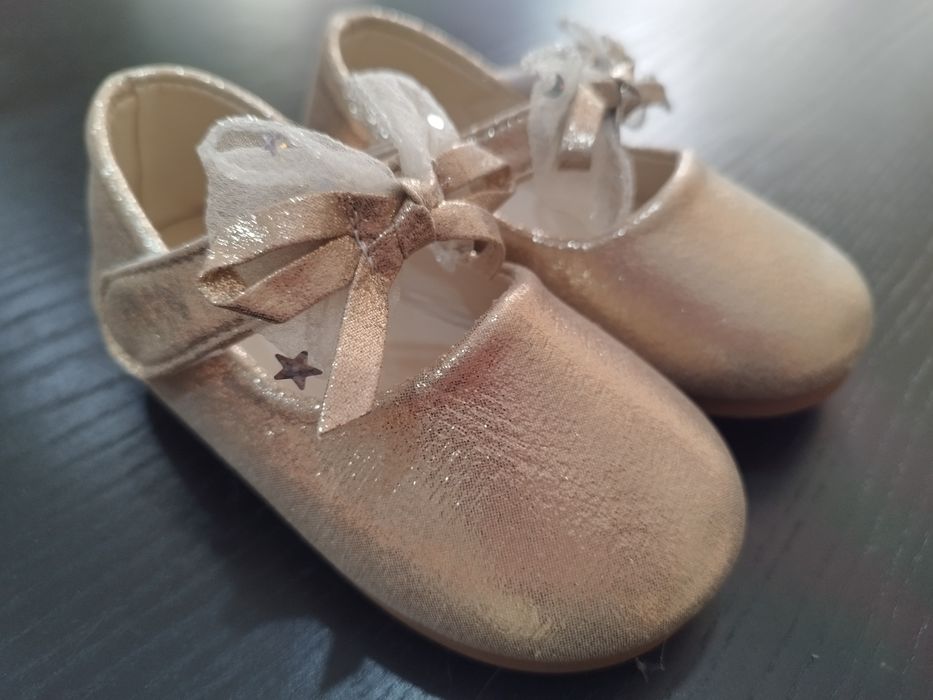 Sapatos cerimónia dourados