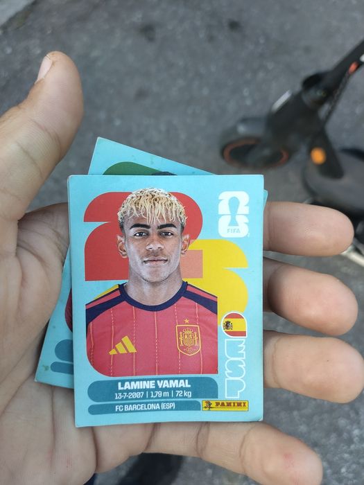 Cromos do Cristiano Ronaldo e do Lamim yamal da copa do mundo de 2026
