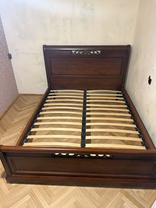 Продам комплект кровать и комод с зеркалом