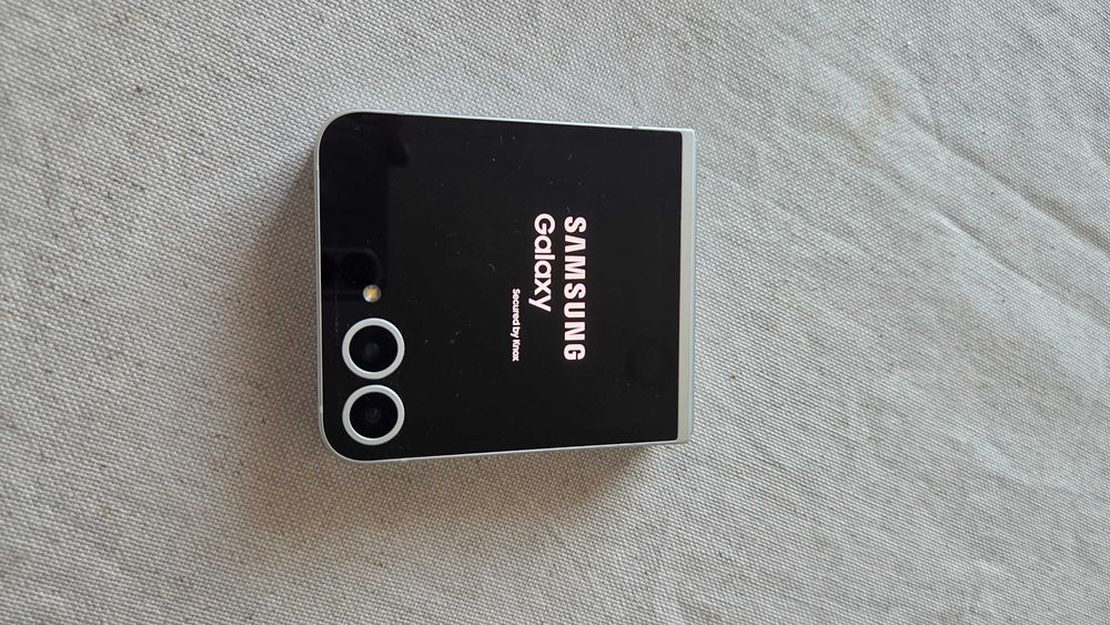 ZFlip6 dentro da garantia (Samsung Galaxy com IA)