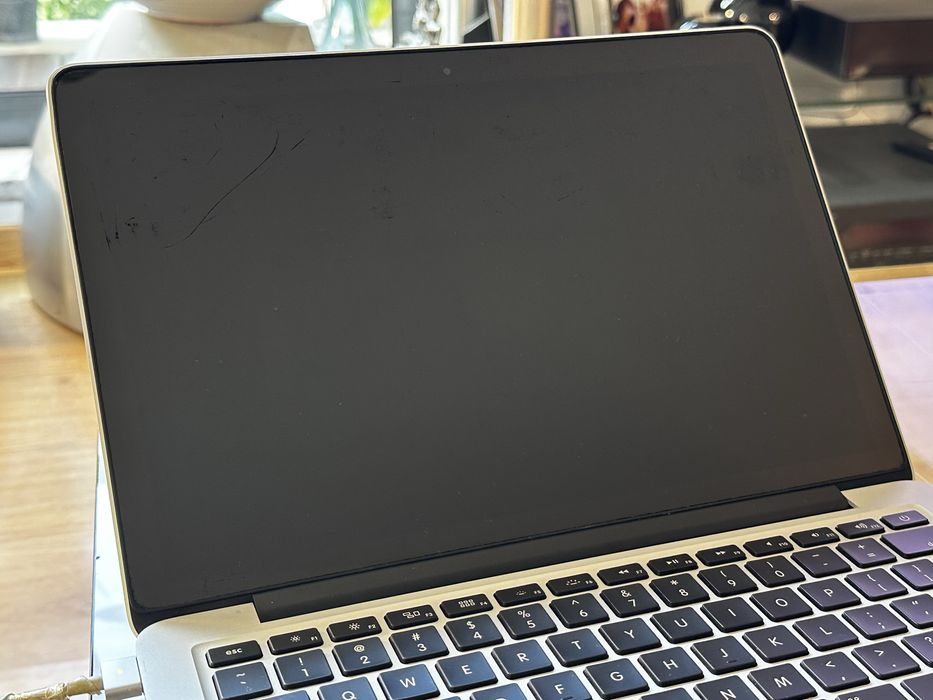 MacBook Pro - Core i5 SSD 250 GB, 8 GB RAM - OS X 15.664551041177474121