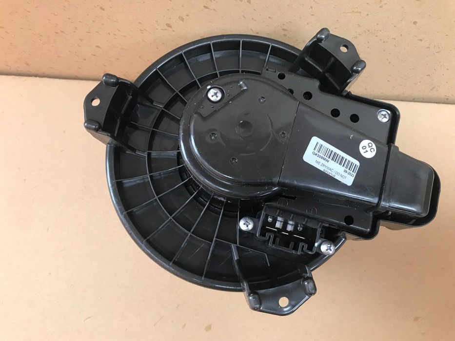 Моторчик печки вентилятор Toyota Rav4 Auris Corolla E15