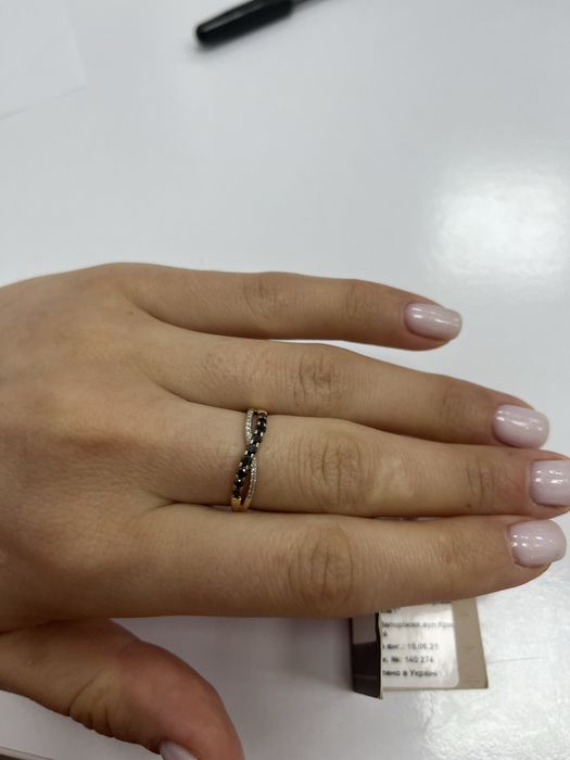 Каблучка з діамантами