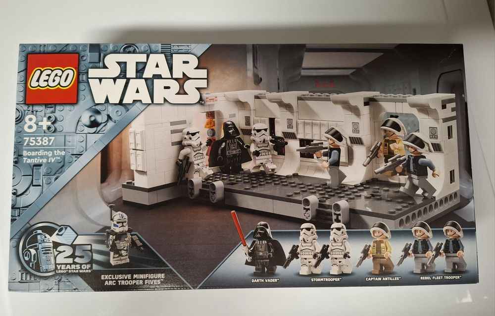 LEGO Star Wars 75387 Boarding the Tantive