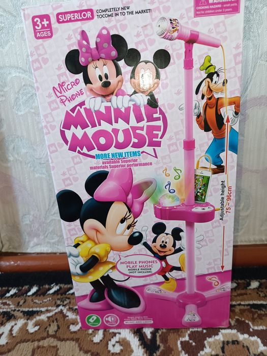 Мікрофон музичний на стійці