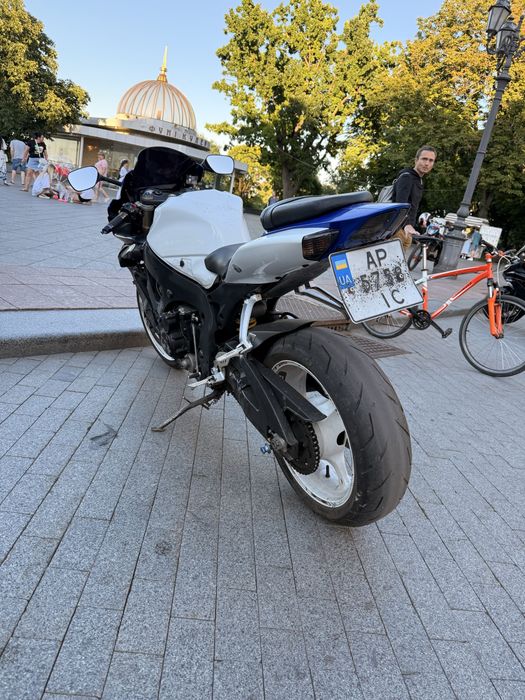 Suzuki GSX-R600 k6