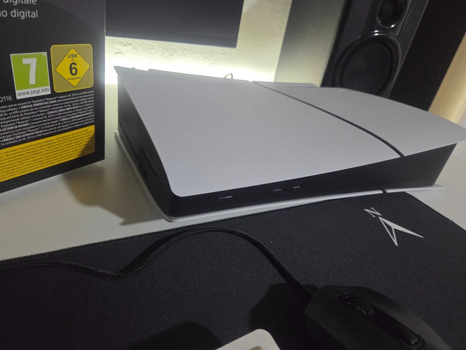 Vendo PlayStation 5 Slim 825gb (Digital) comprada nova há 2 meses