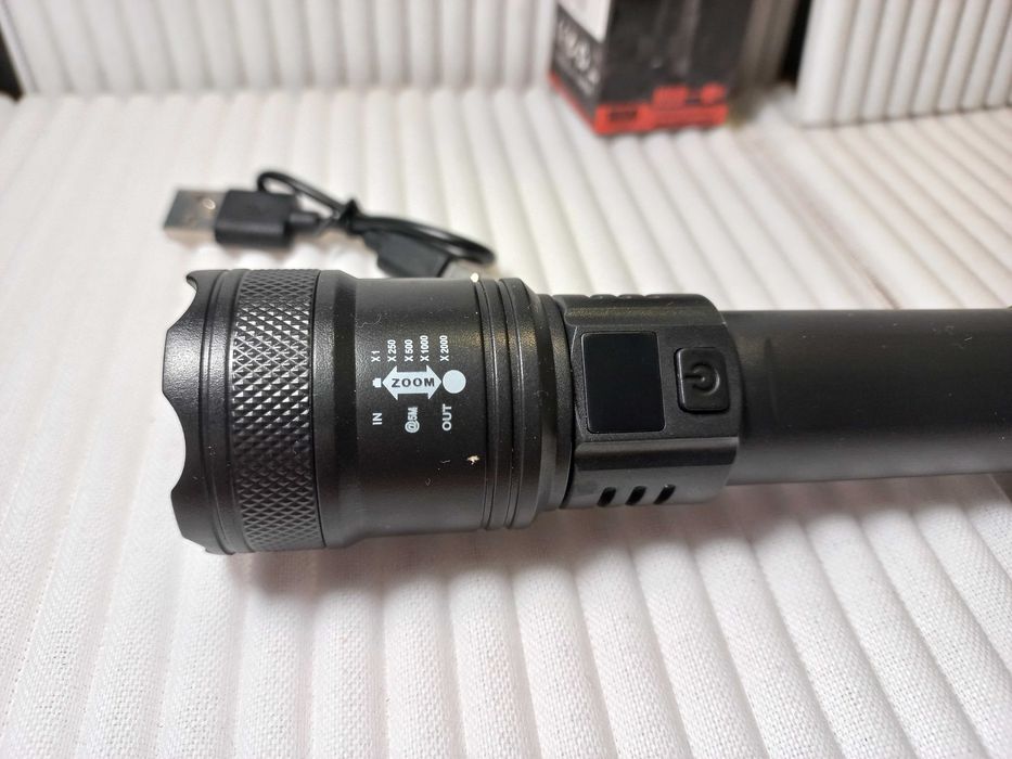 Latarka LED z akumulatorem