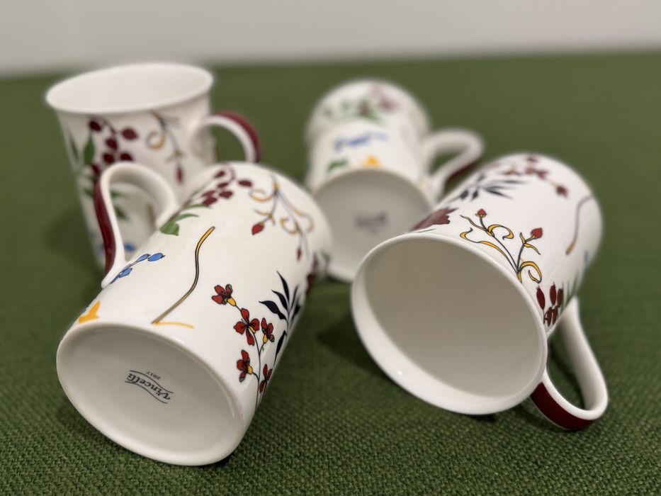 Kubki porcelanowe z jarzębiną