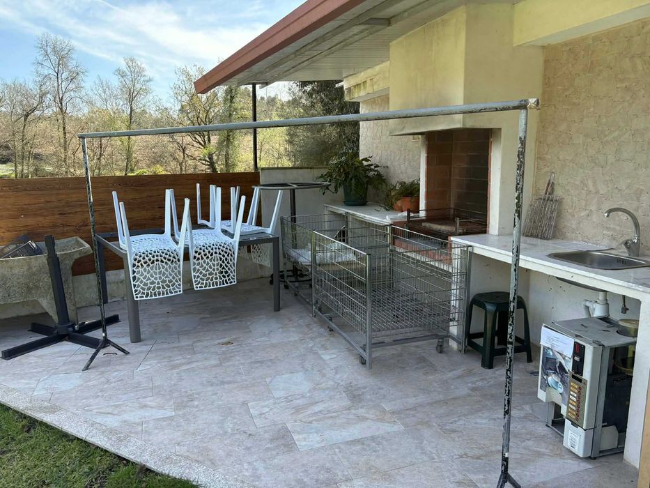 Mesa de apoio, ideal para embalamento têxtil ou confecção